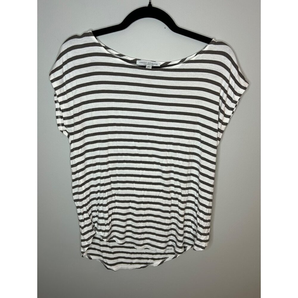 Green envelope Los Angeles women’s Sz medium short sleeve green striped top